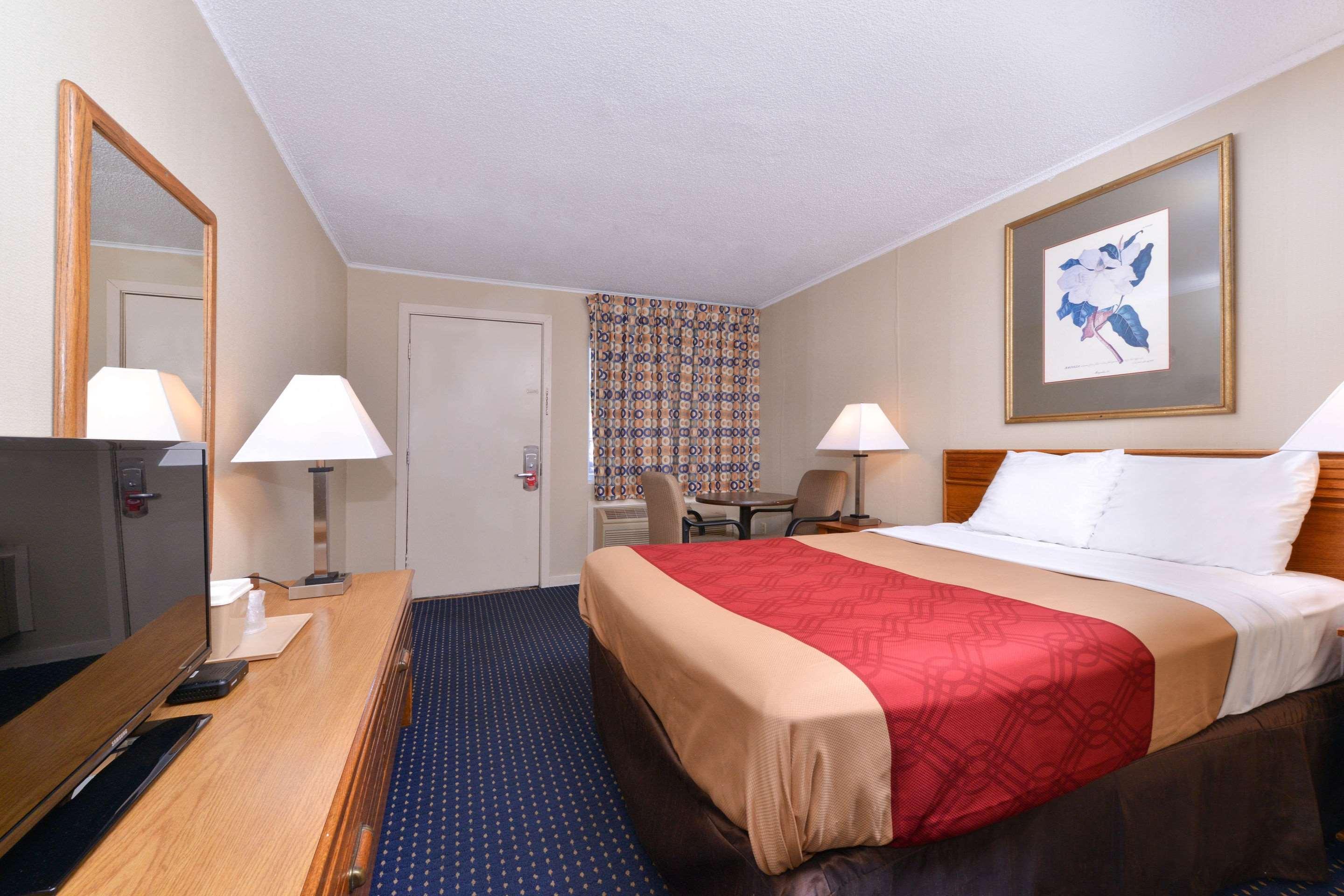 Economy Inn East Hartford CT 19/60