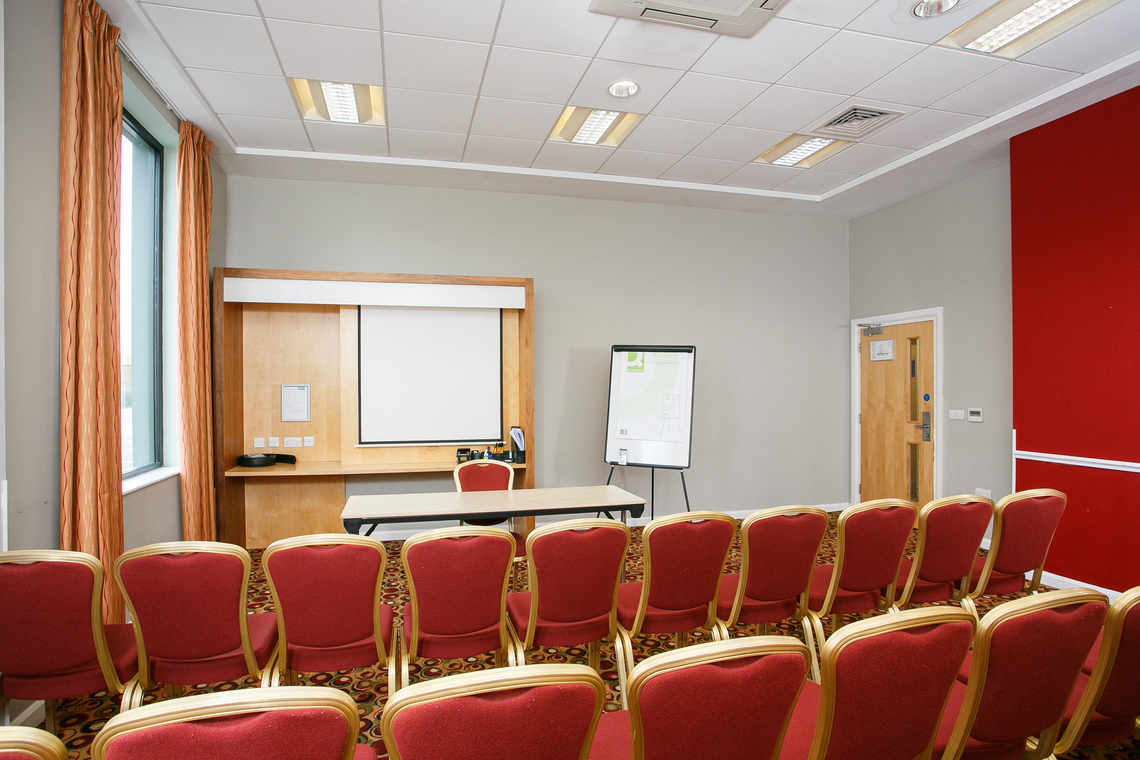 Holiday Inn Express Antrim 11/18