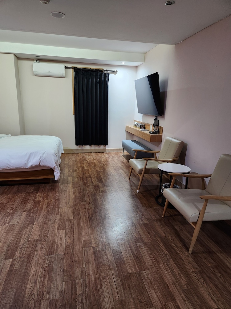 Central Plaza Hotel 22/50