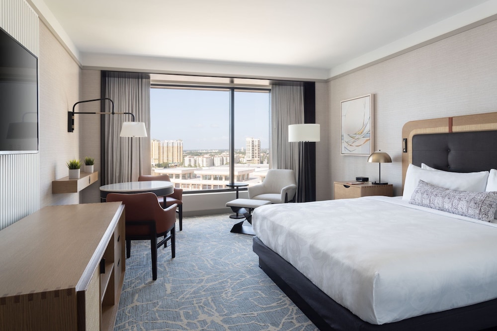 DELUXE, KING BED, WATER VIEW, ACCESSIBLE