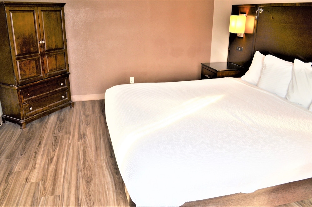The Ashley Inn Suites 25/68
