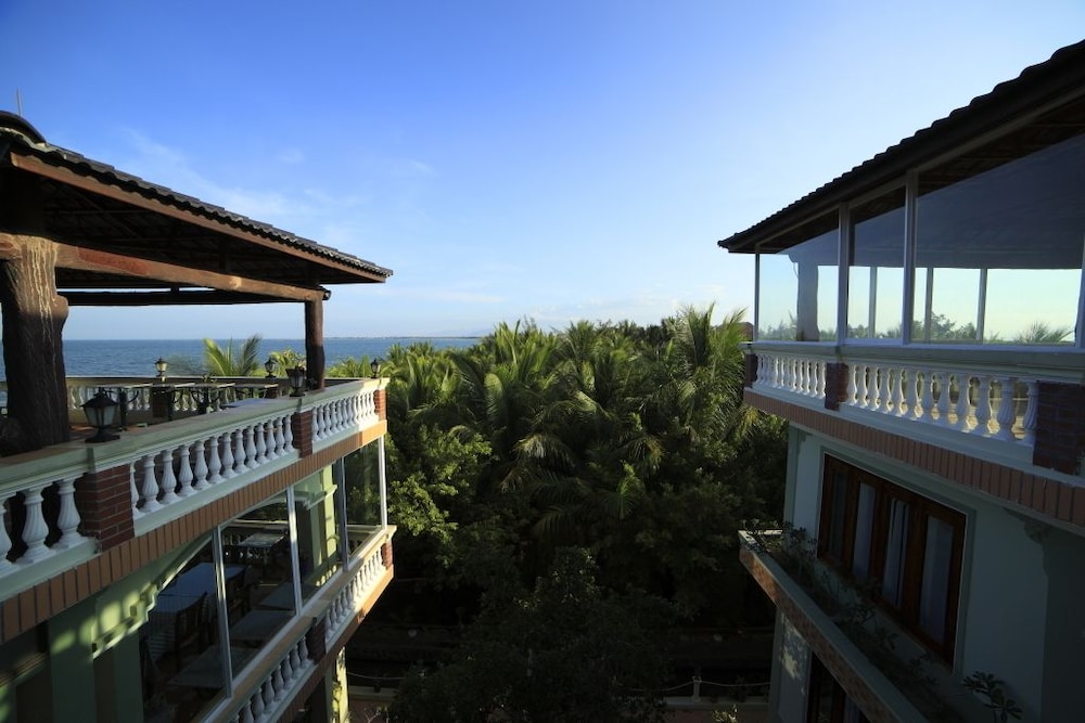 Con Ga Vang Resort 7/67