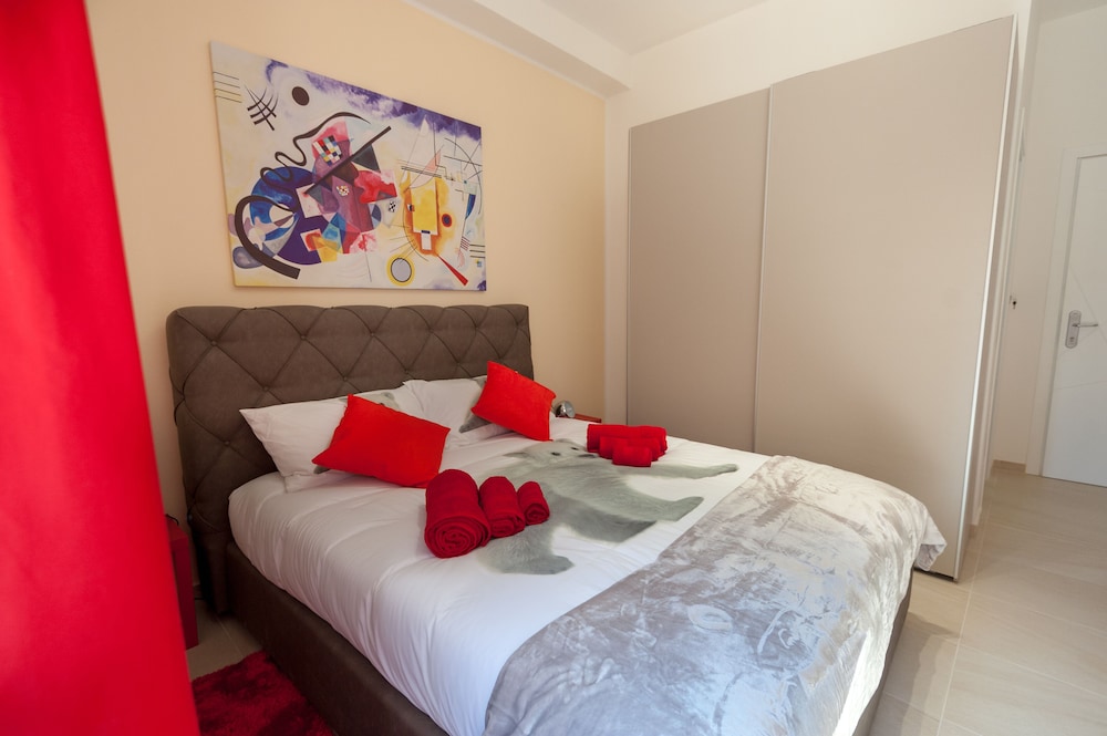 Rubino, Queen Bed, Private Bathroom