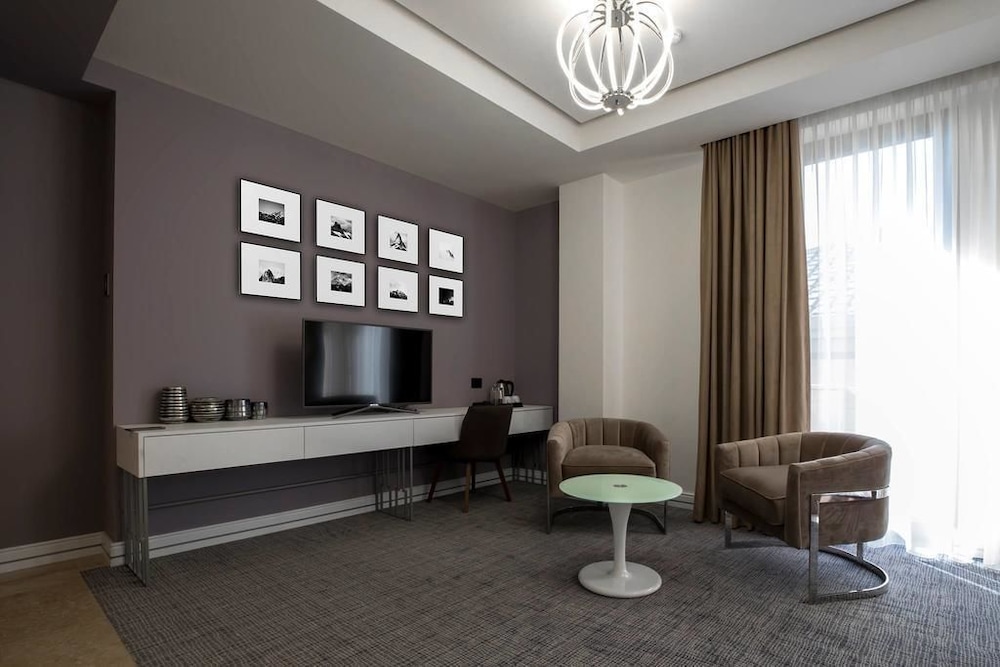 Aghababyan S Hotel 65/77