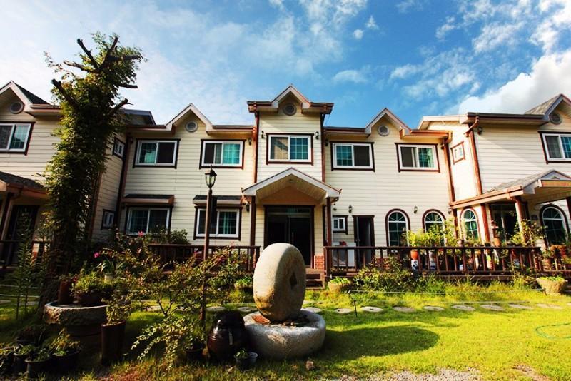 Gyeongju Lakeside Waltz Pension 4/22