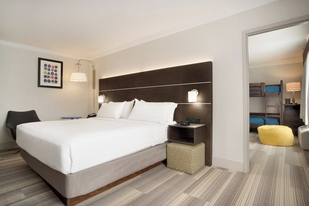 Feature, Suite, King Bed, Bunk Bed, Sofa