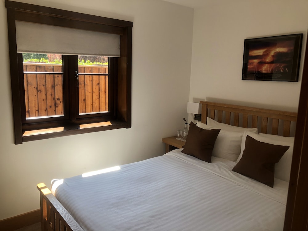 Lodge, King Bed, Riverside, Hot Tub