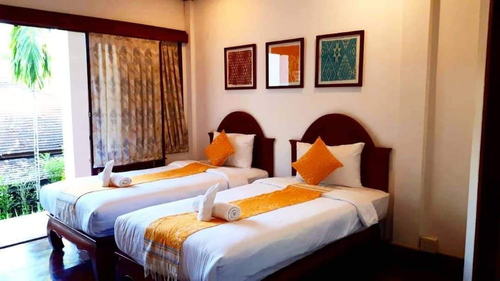 SUPERIOR, TWIN BEDS, GARDEN VIEW