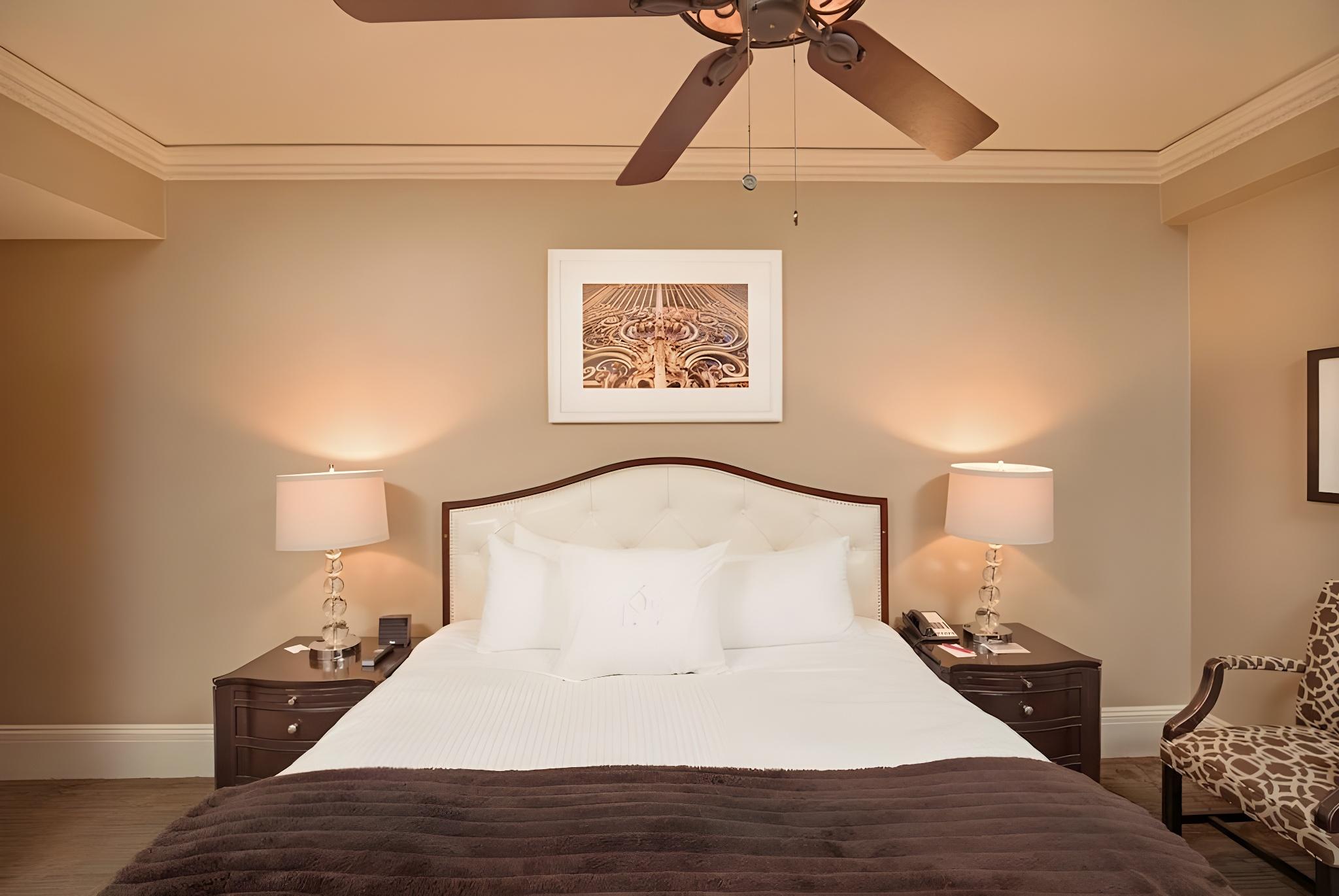 Royal Court, King Bed