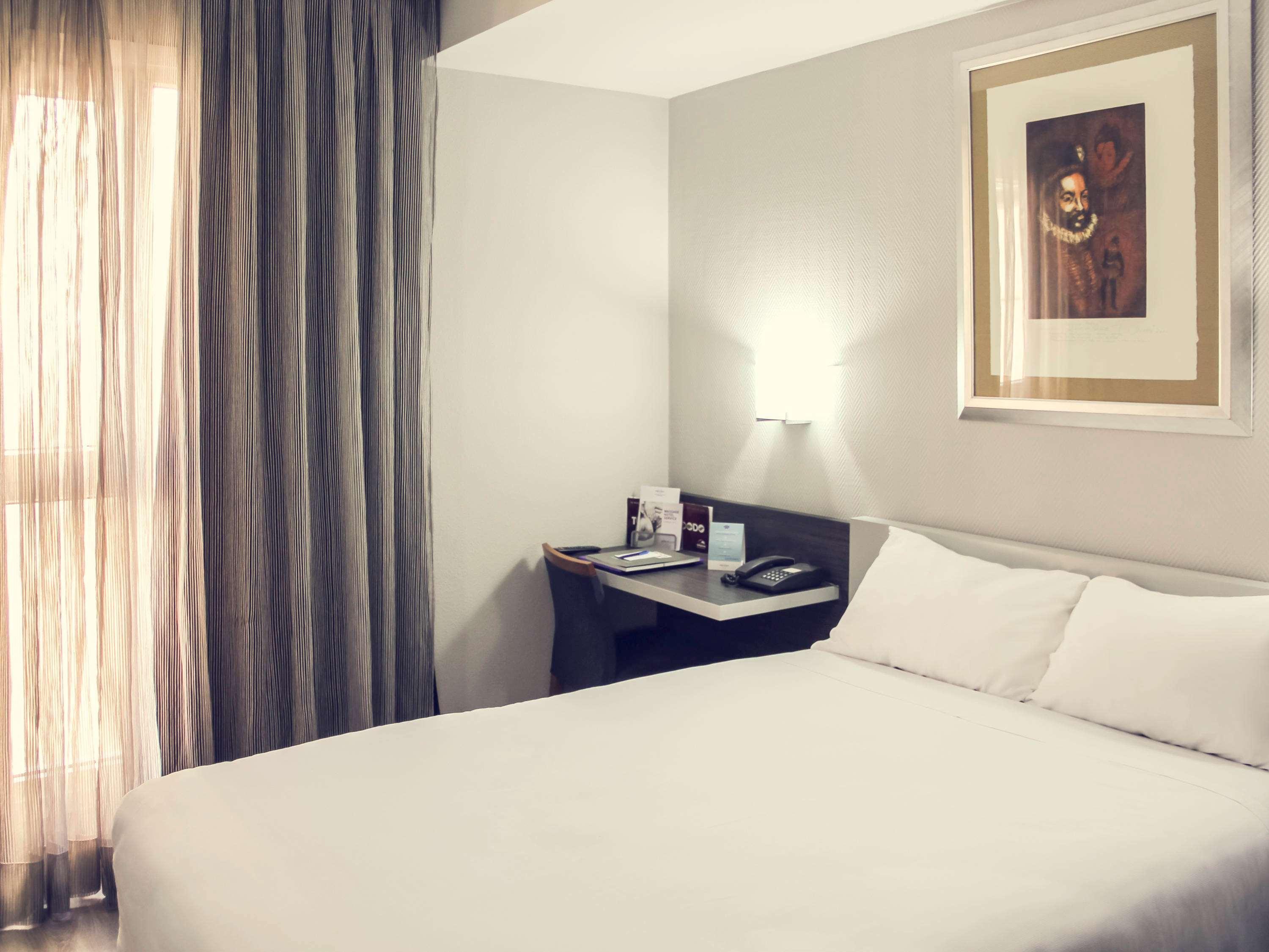 ROOM, SINGLE