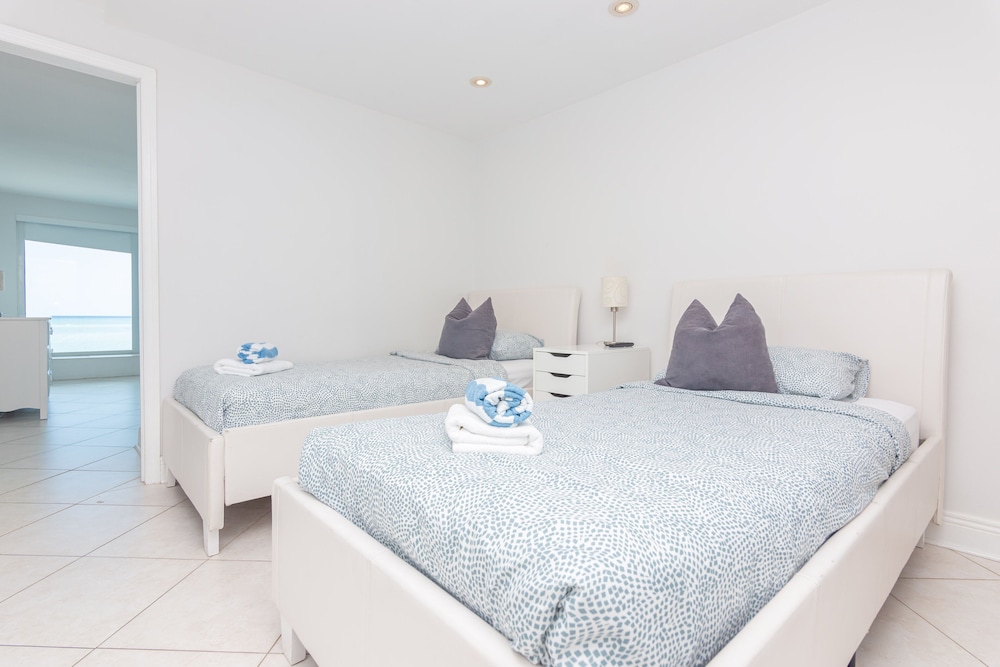 LUXURY, TOWN HOUSE