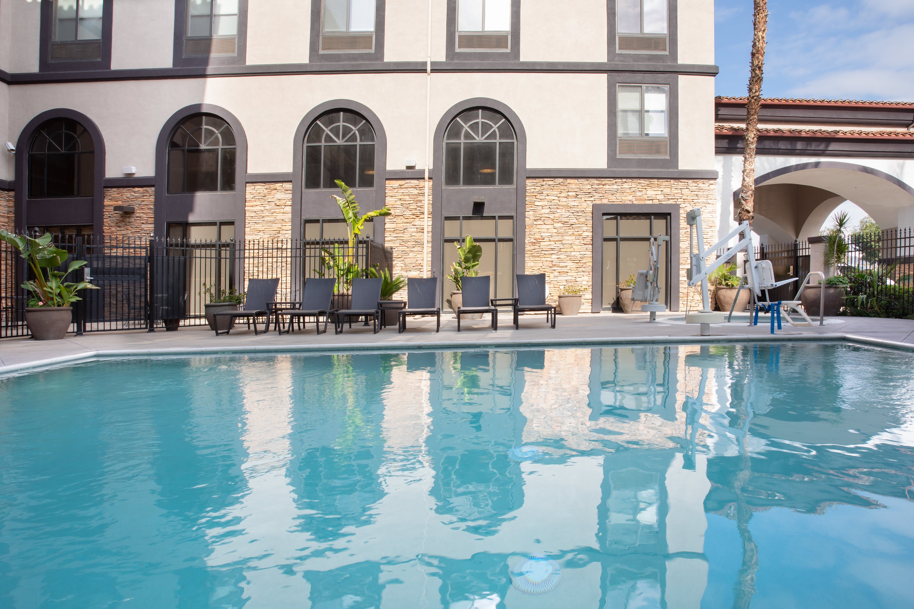 Holiday Inn Express Hotel And Suites Ontario Airport 6/50