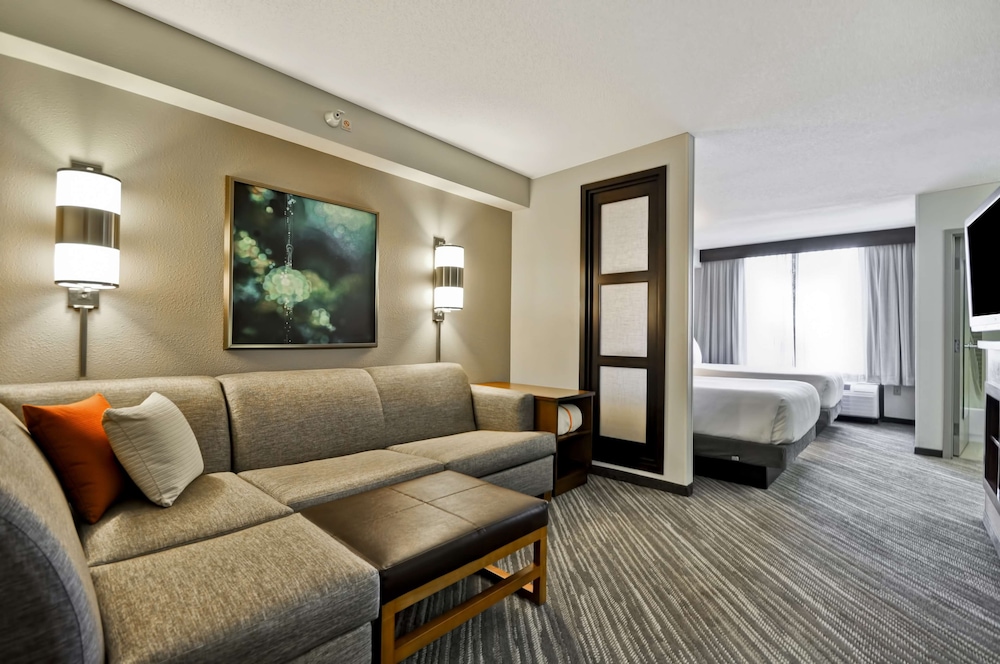 Hyatt Place Minneapolis/Eden Prairie 44/68