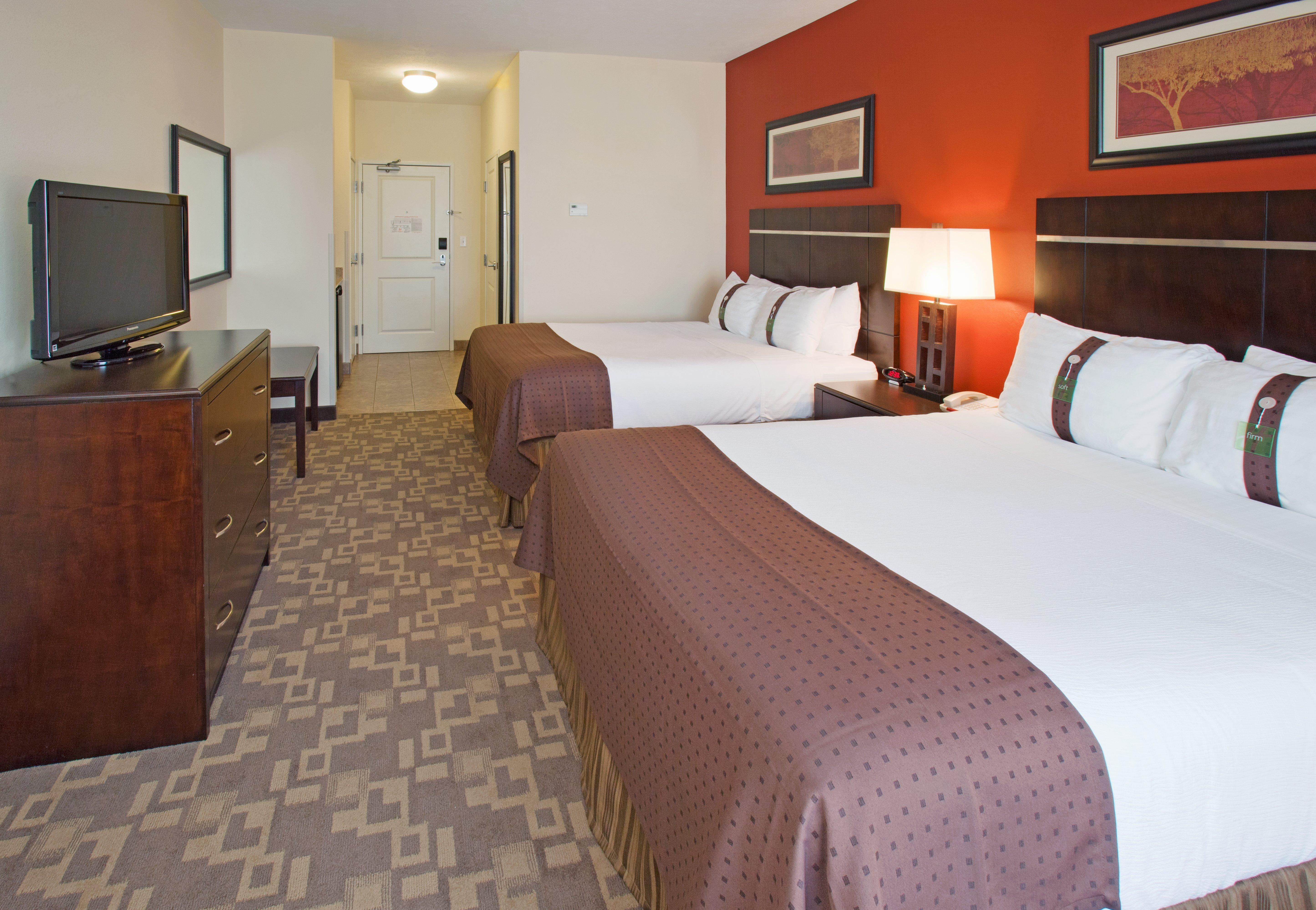 Room, Quadruple, Queen Bed, Accessible