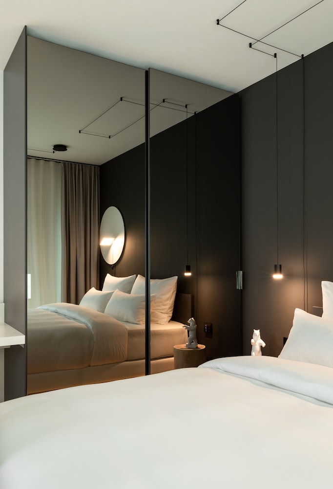 KPM Hotel and Residences 29/83