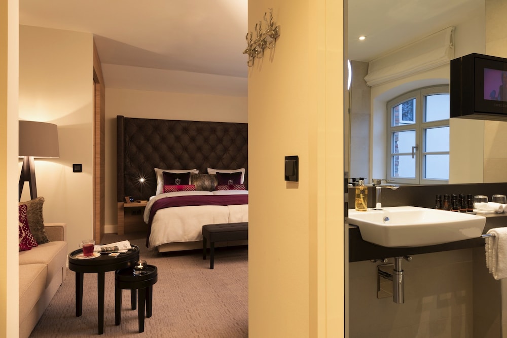 Hotel Brunnenhaus Schloss Landau 46/50