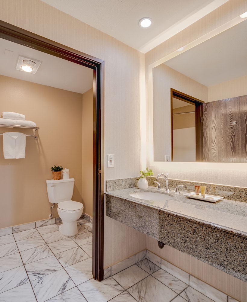 Ayres Inn Corona East 17/46