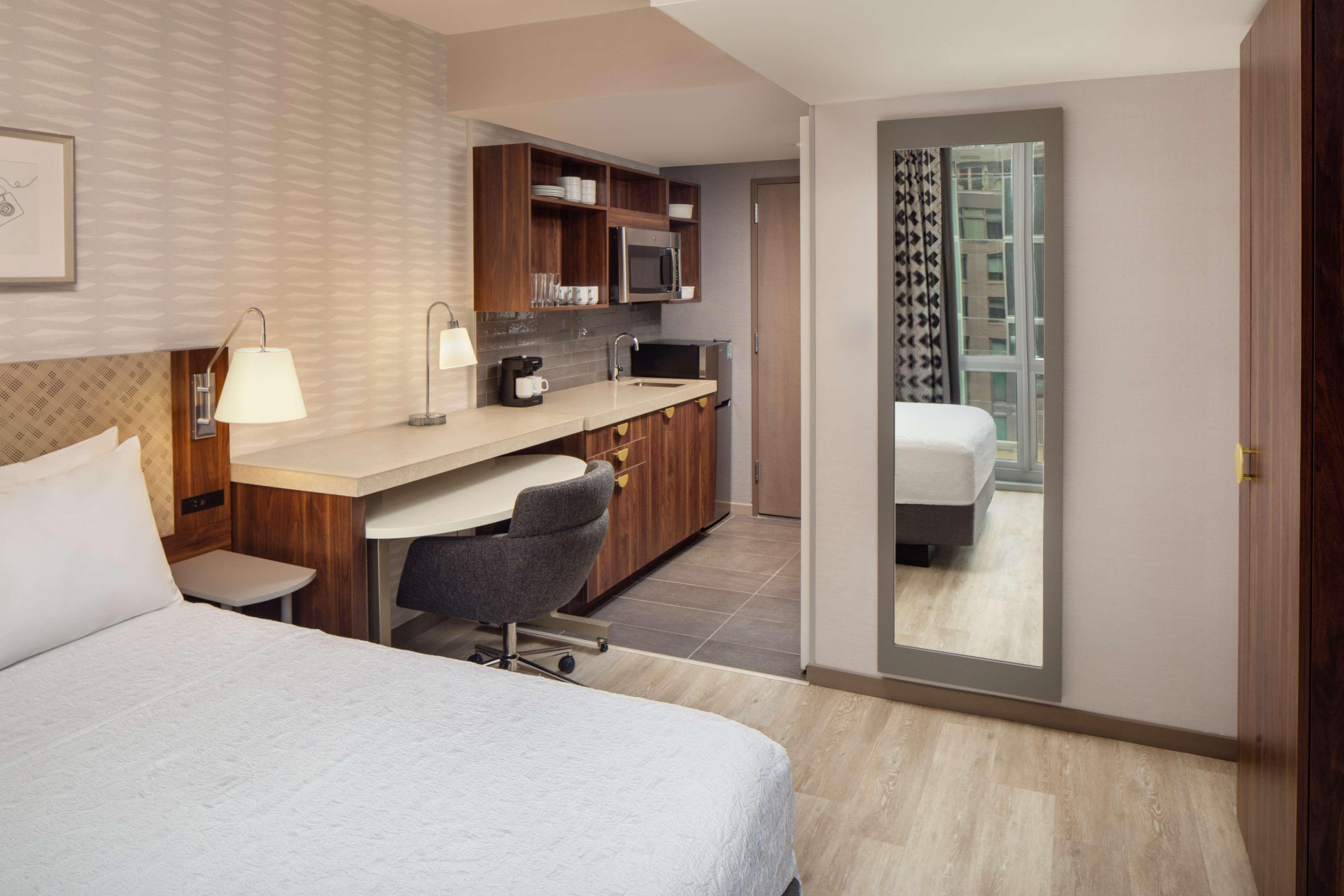 Room at Home2 Suites by Hilton New York Times Square, NEW YORK - NY