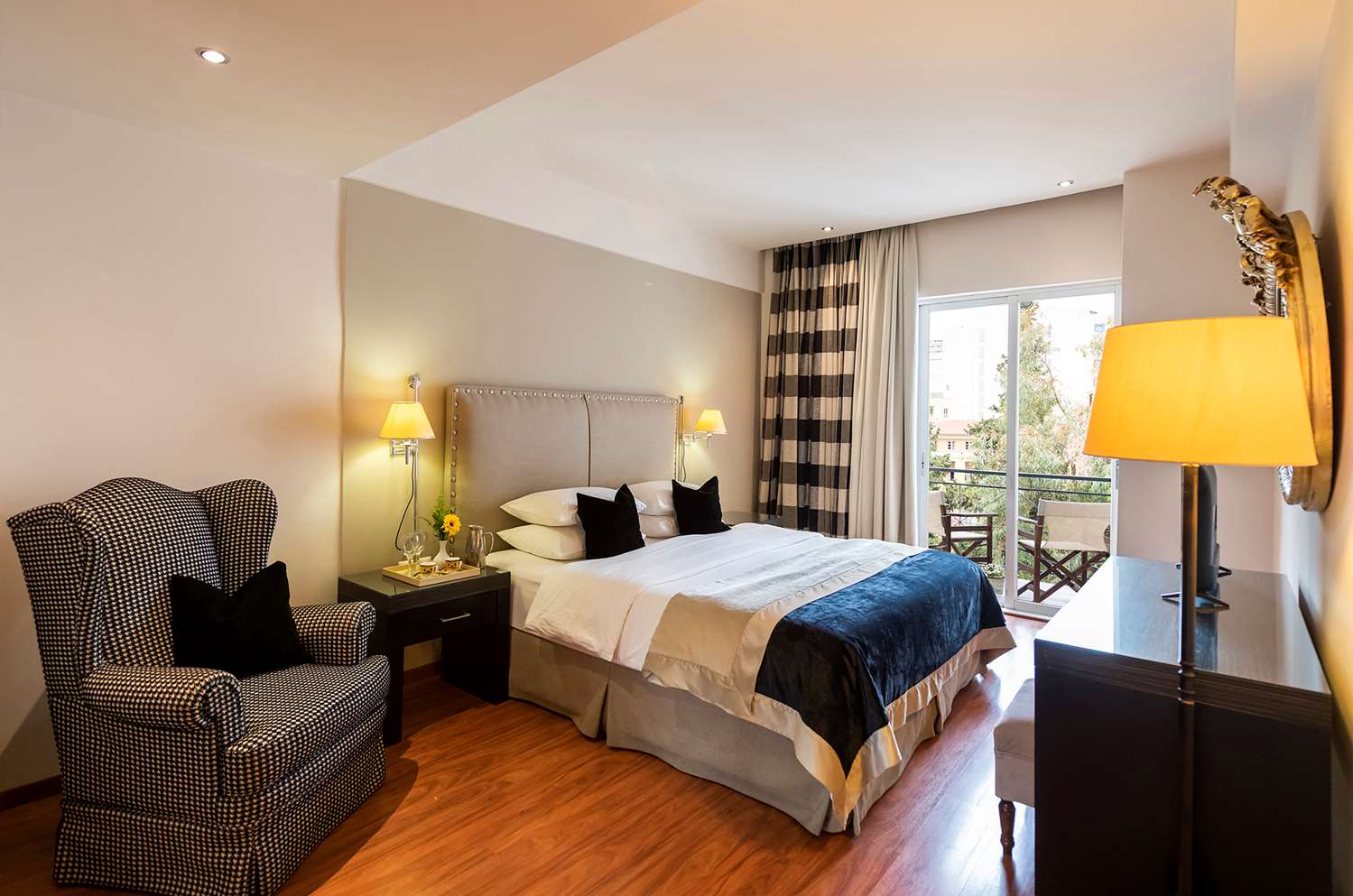 Best Western Plus Embassy Hotel 10/48