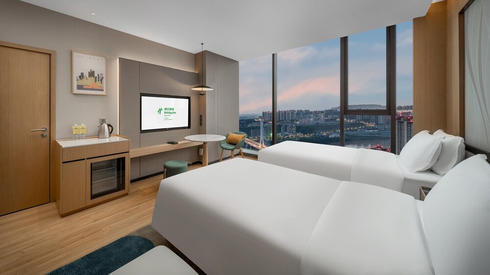 Holiday Inn Luzhou Longjian 8/43