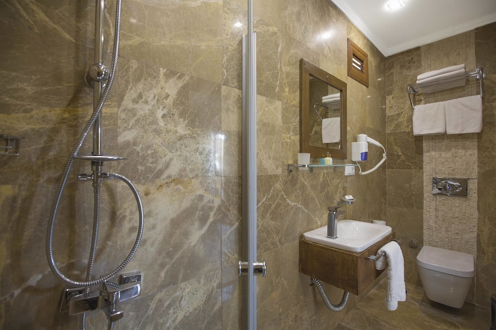 AKKAN LUXURY HOTEL 29/84