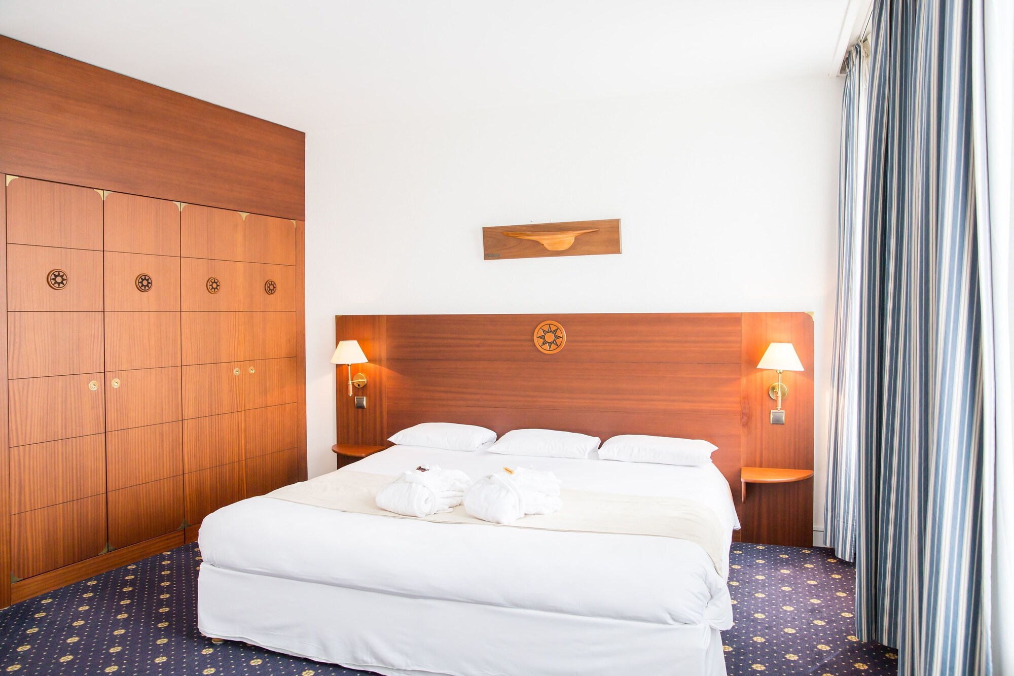 JUNIOR SUITE, DOUBLE BED, POOL OR SEA VIEW