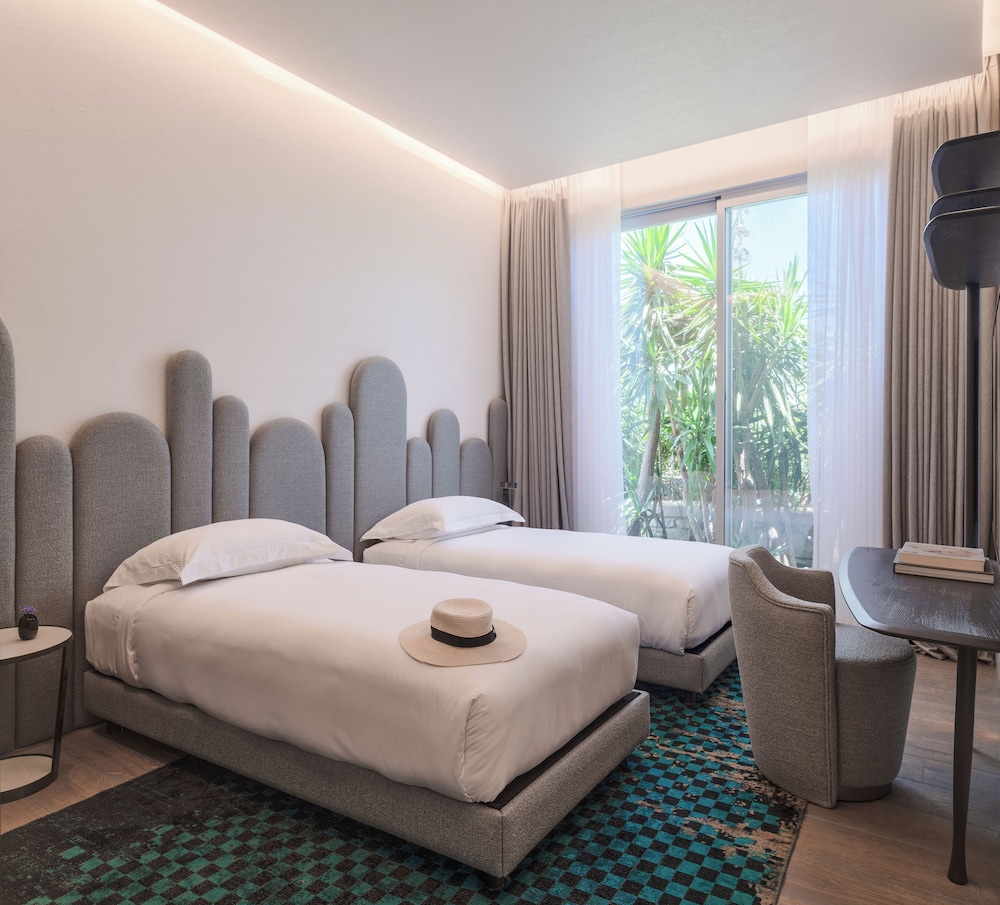 Private, Grand, Lagoon, Suite, Twin Beds, King Bed, Terrace