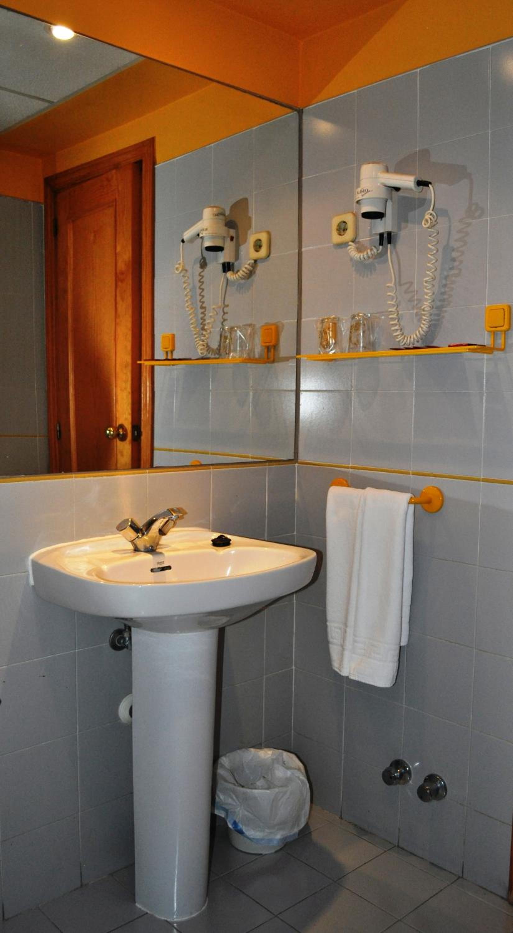 غرفة بسرير مزدوج أو سريرين منفصلين، Hotel Espana 7/7