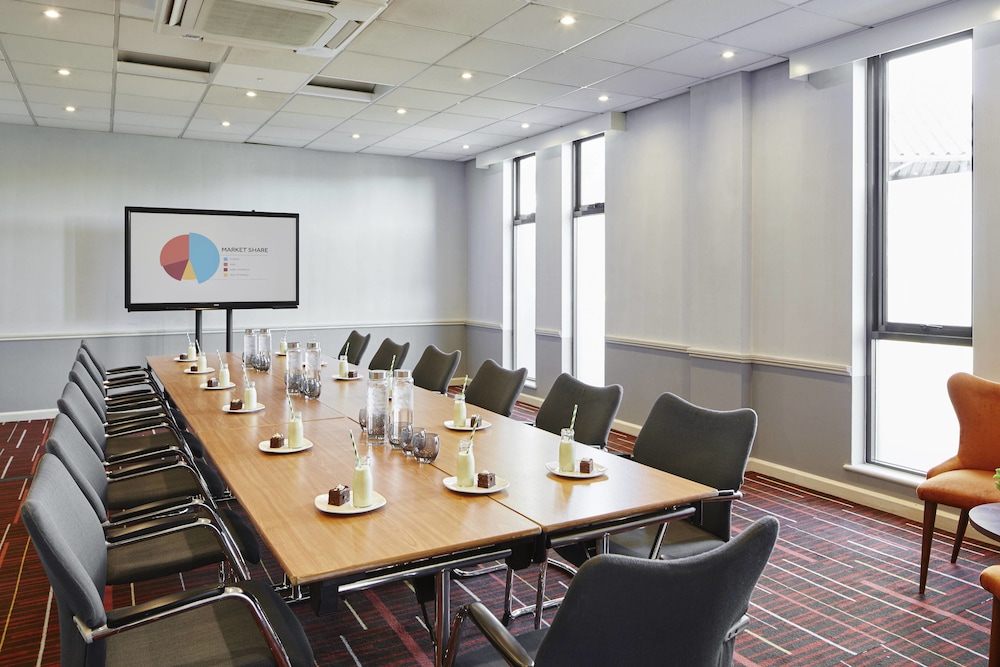 Delta Hotels by Marriott Waltham Abbey 27/29