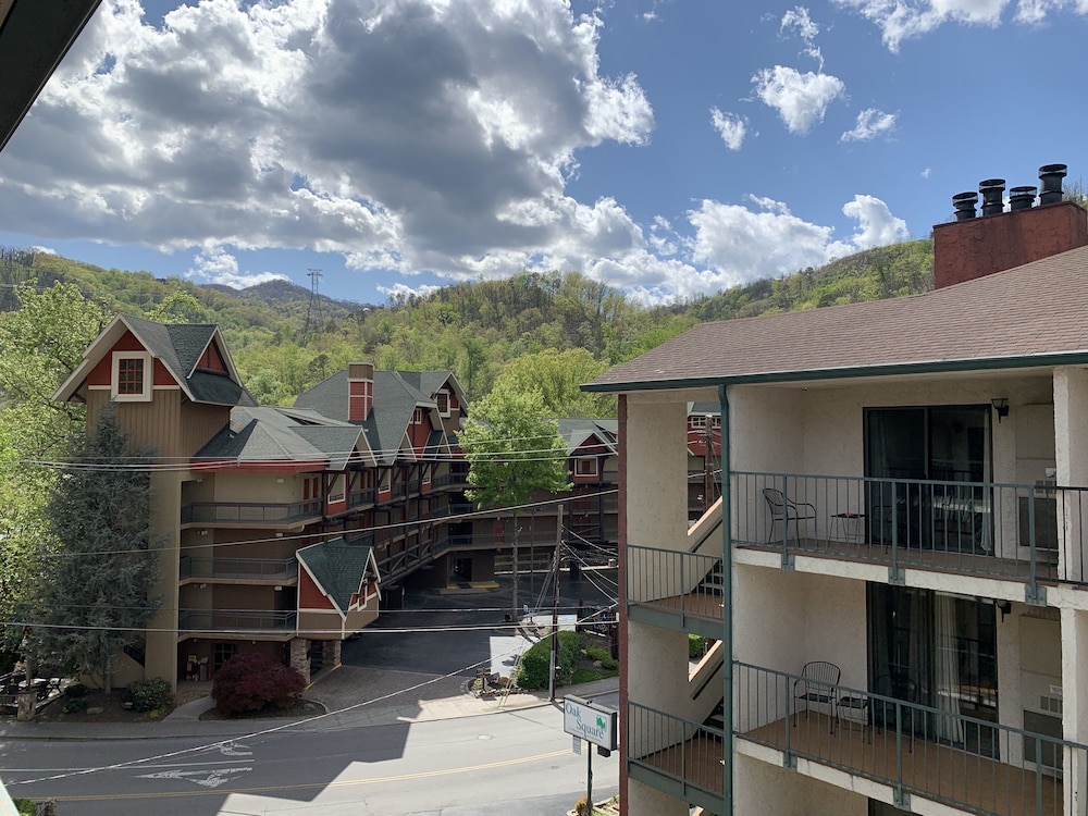 Oak Square Condominiums 44/50