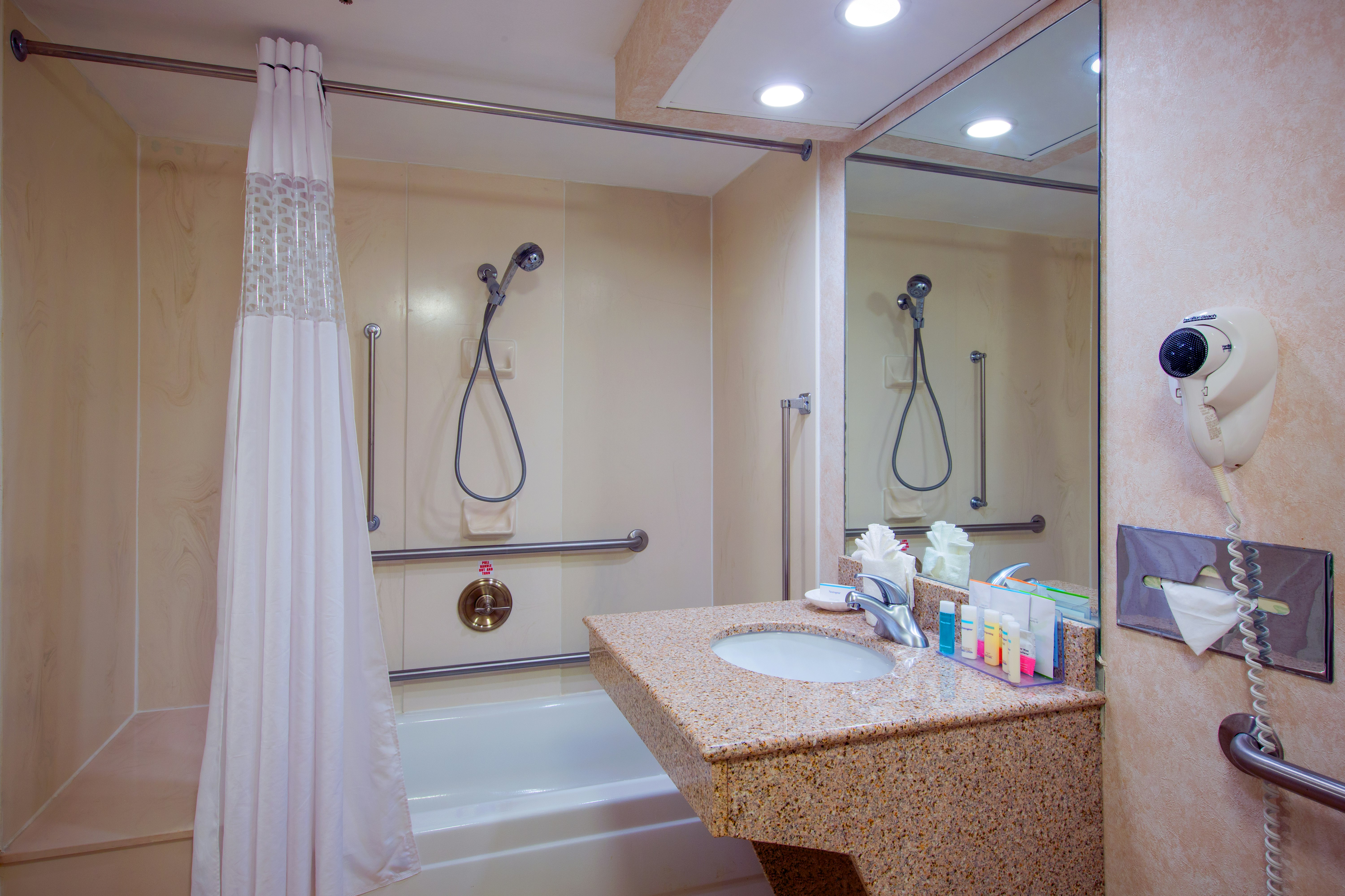 Hampton Inn West-Springfield 15/16