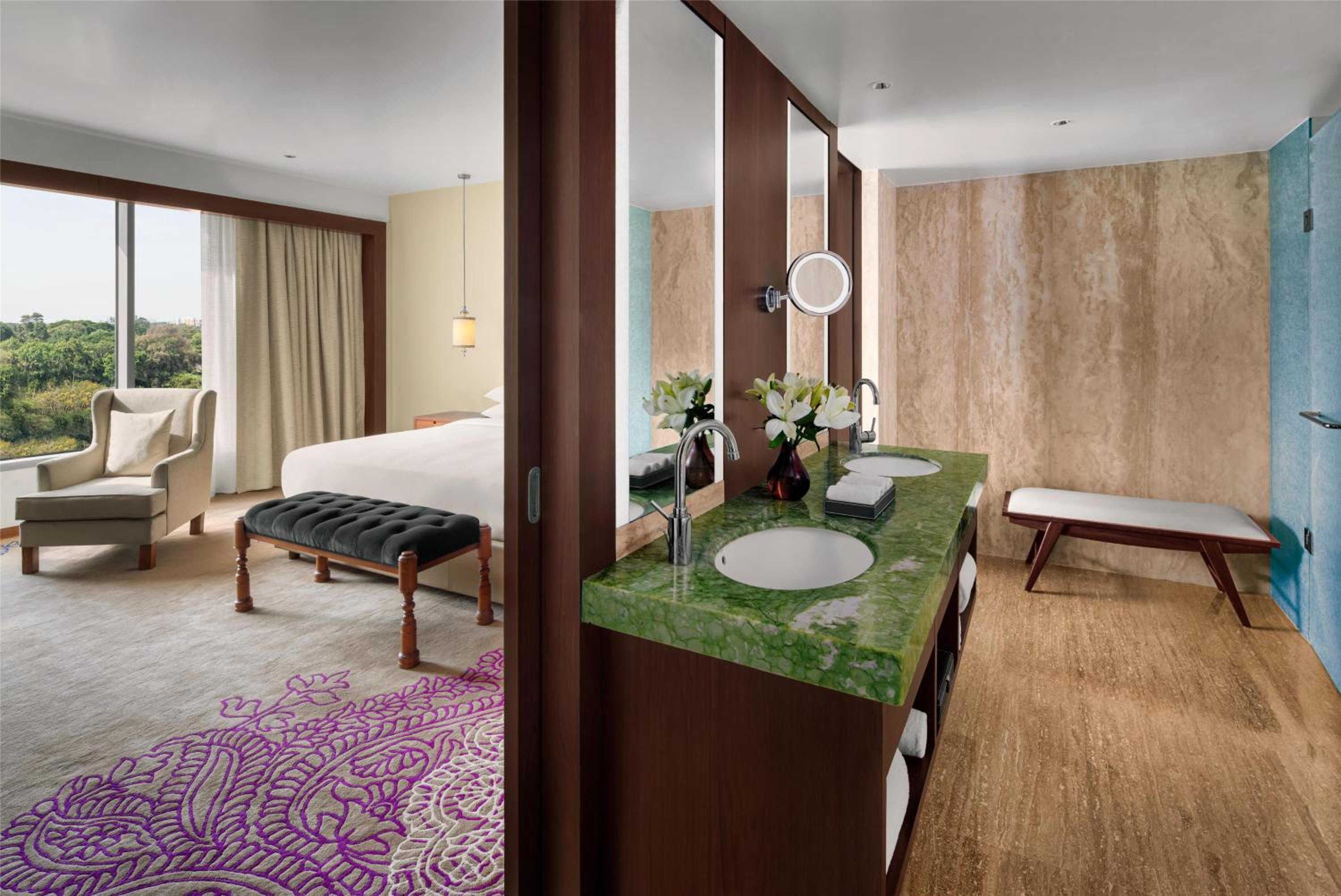 Suite, King Bed