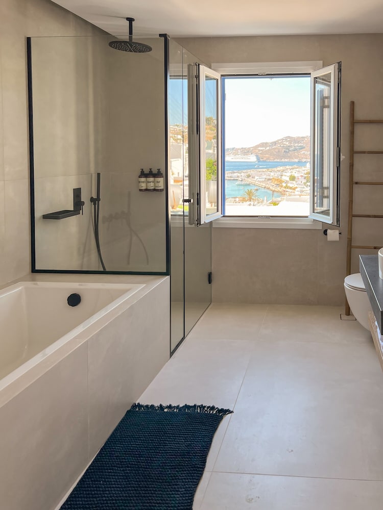 EXECUTIVE, SUITE, SEA VIEW