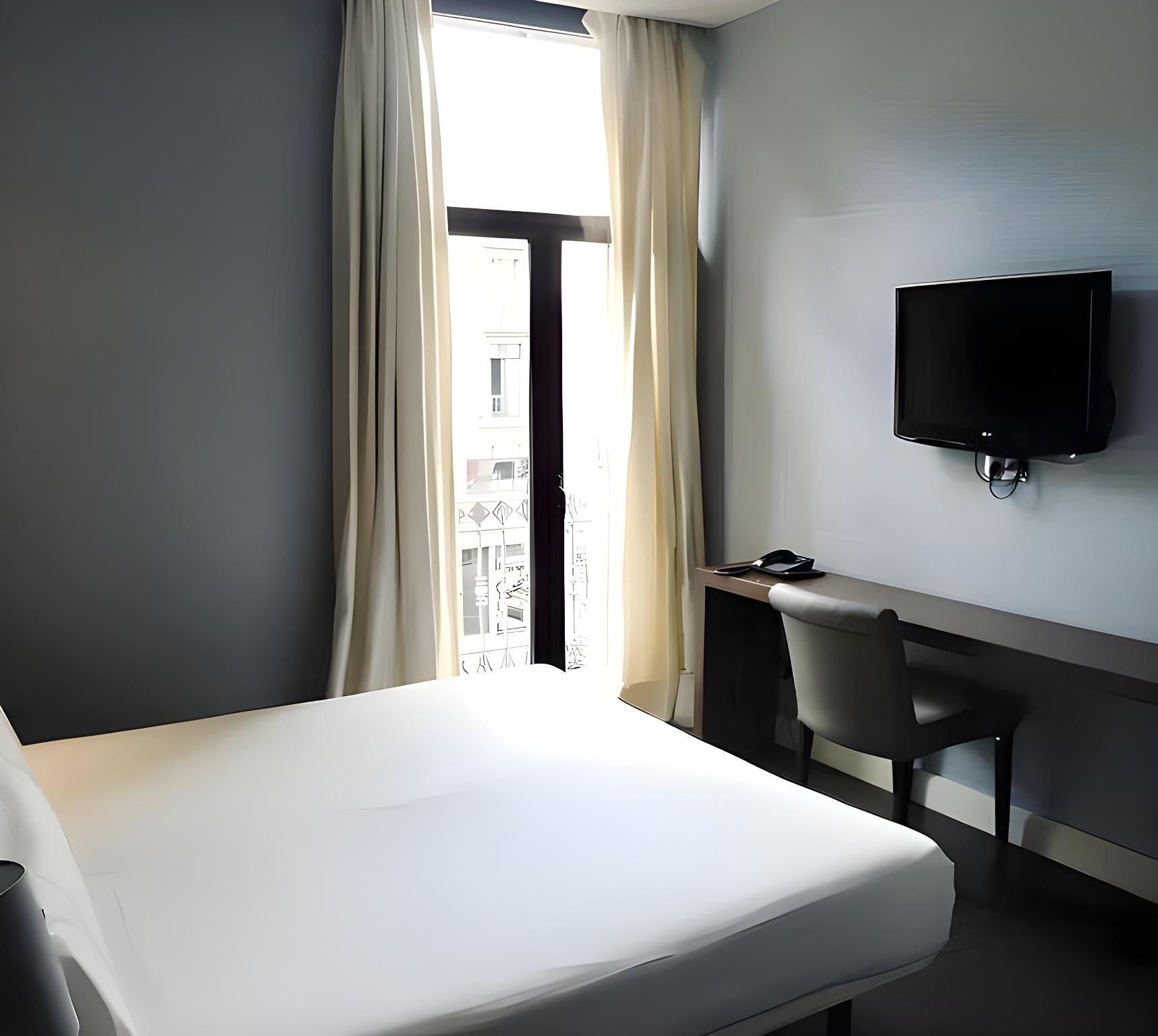 ECONOMY, DOUBLE OR TWIN BED
