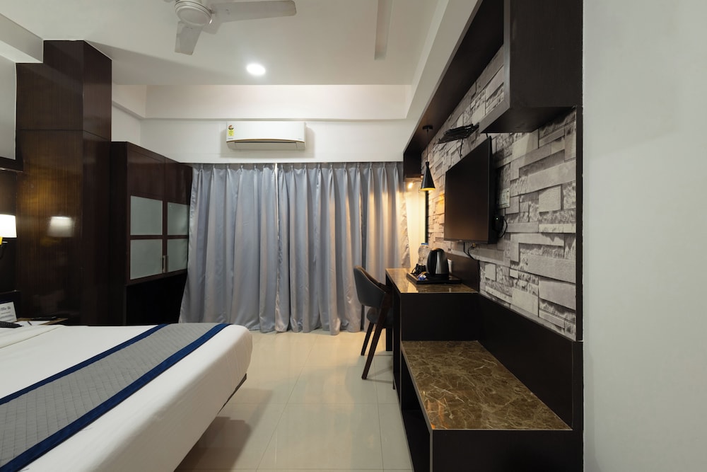 Capital O 33294 Hotel Sapphire Regency (Ex. Sapphire Regency) 24/50