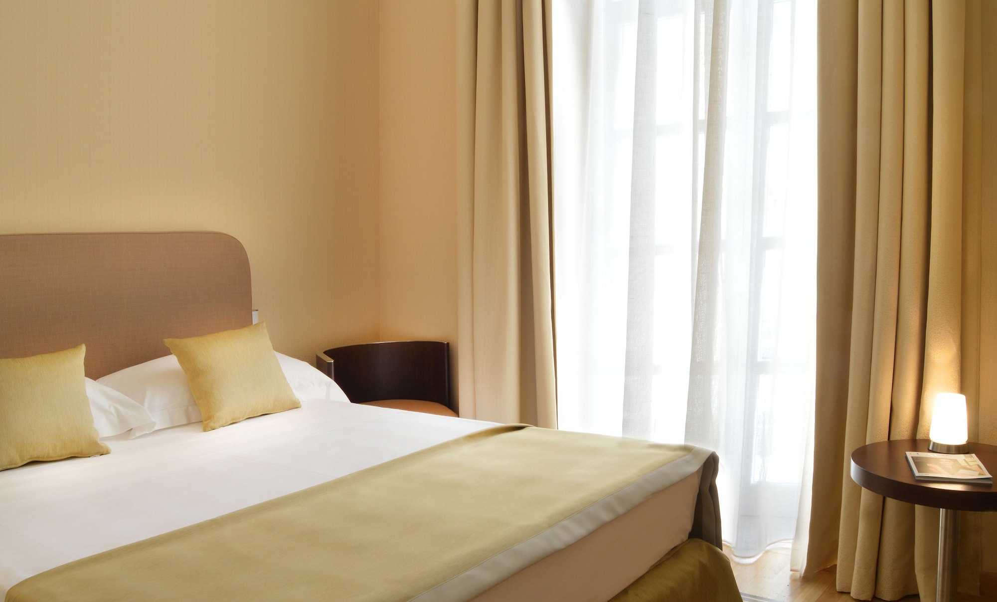 ROOM, SINGLE