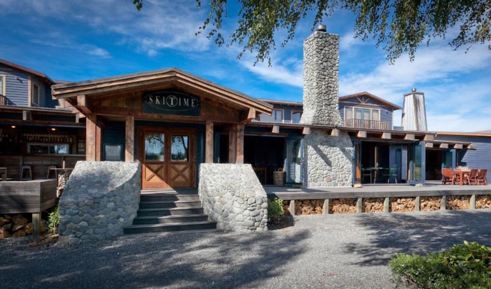 Ski Time Lodge 2/46
