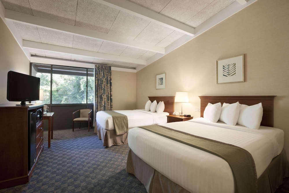 Wyndham Garden Washington DC Area 7/32