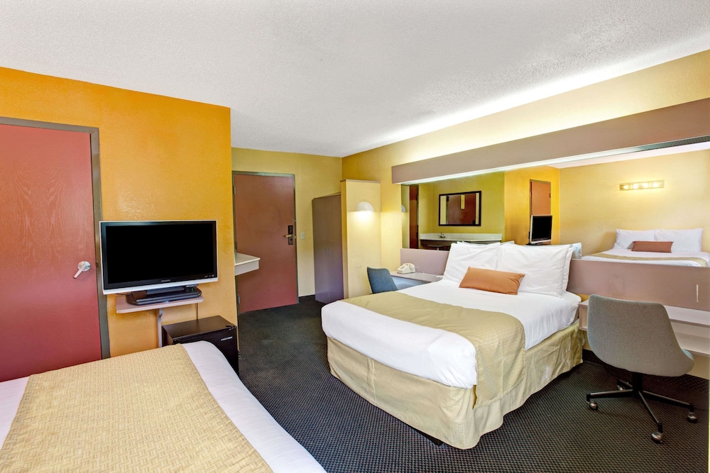 Microtel Inn And Suites Gatlinburg 8/29