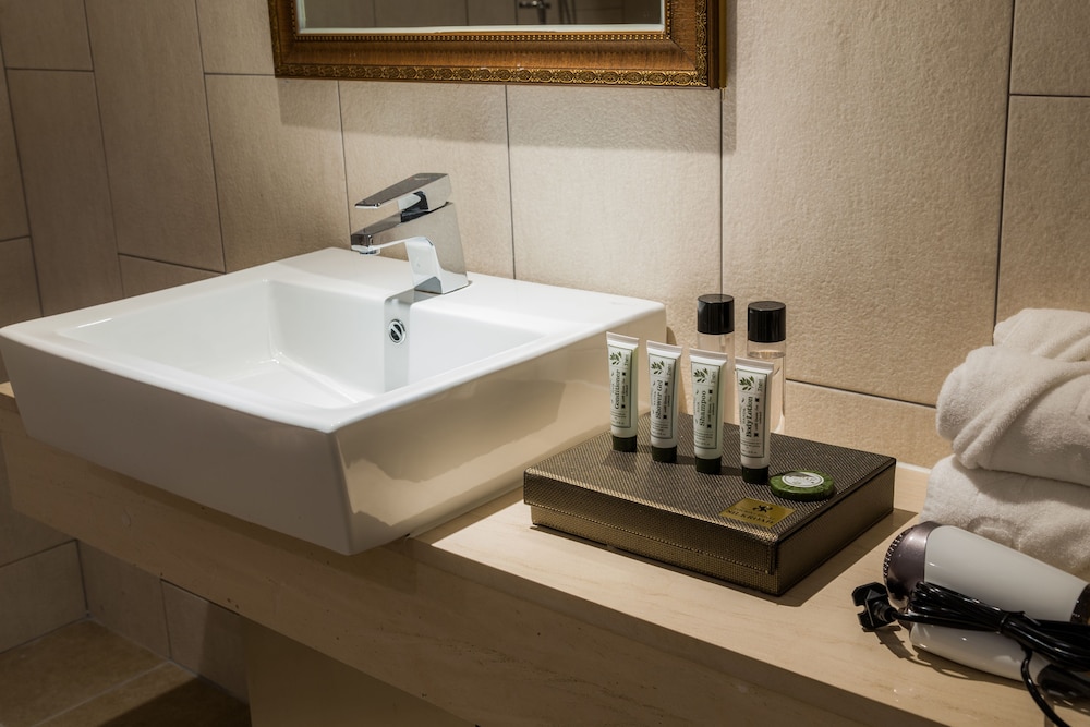 Reborn Suwon Silkroad Hotel 12/35