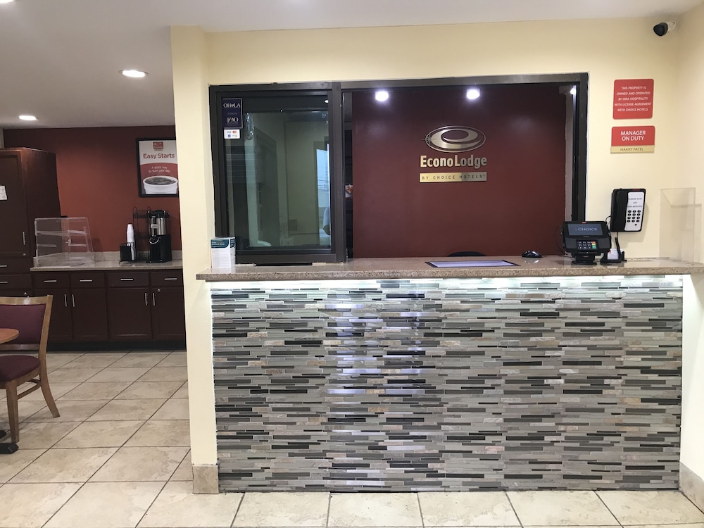 Econo Lodge Akron Copley Northwest 11/34