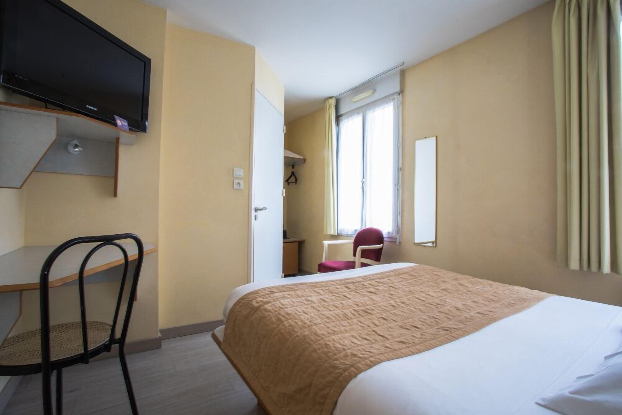 ROOM, DOUBLE BED