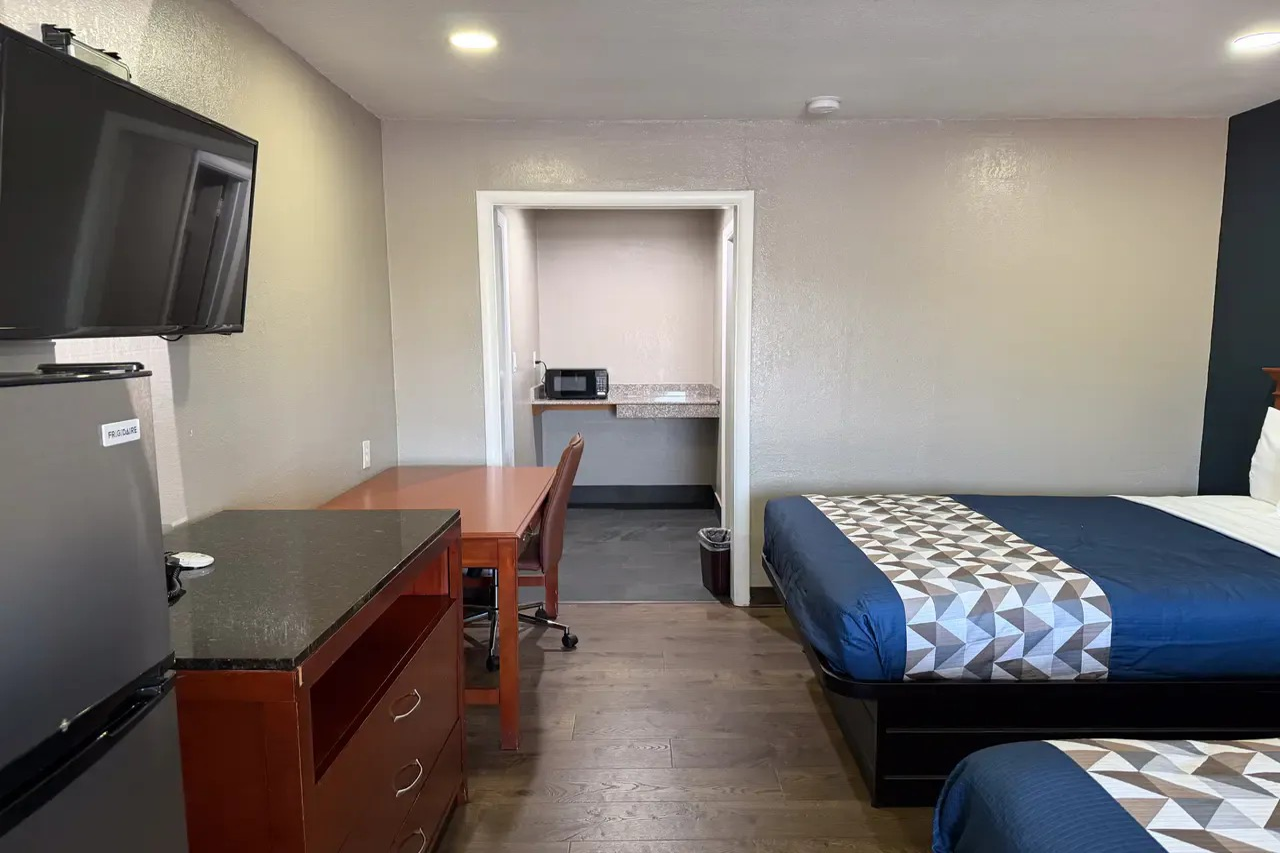 Rodeway Inn & Suites Ada 2/8