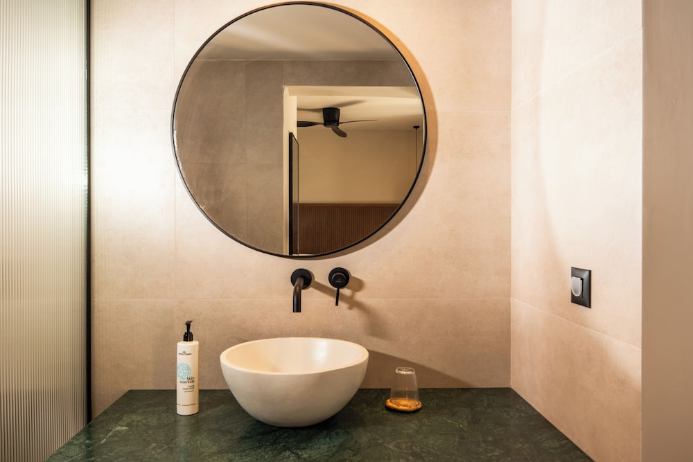 Superior, Penthouse Suite, Queen Bed, Sea View, Outdoor Jetted Tub