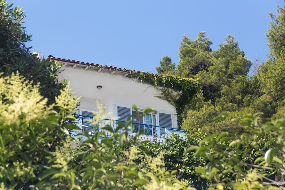 Roditsa Patritsia Apartments 32/36