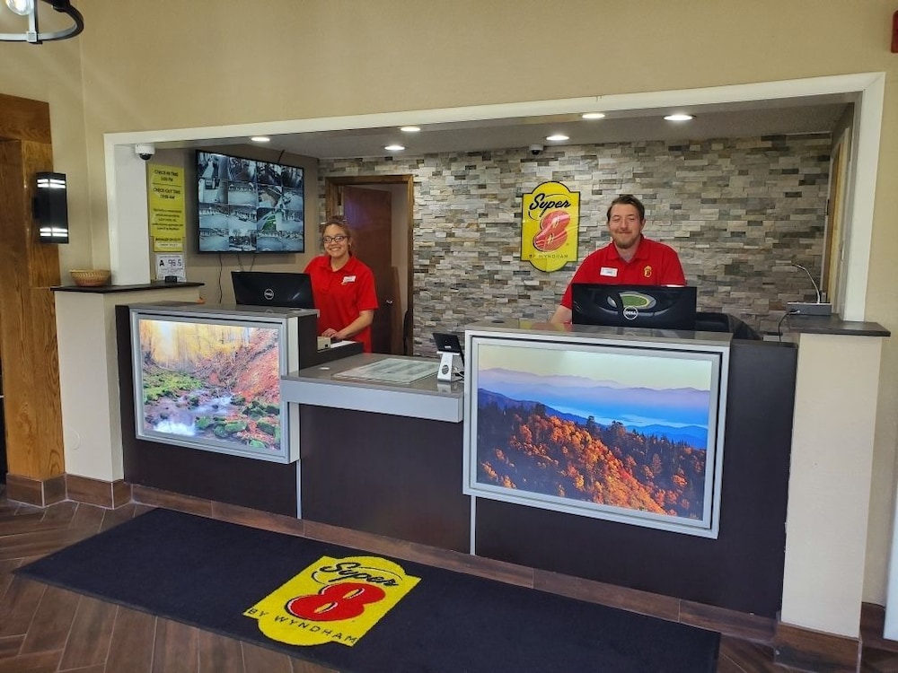 Super 8 by Wyndham Asheville/Biltmore 3/23