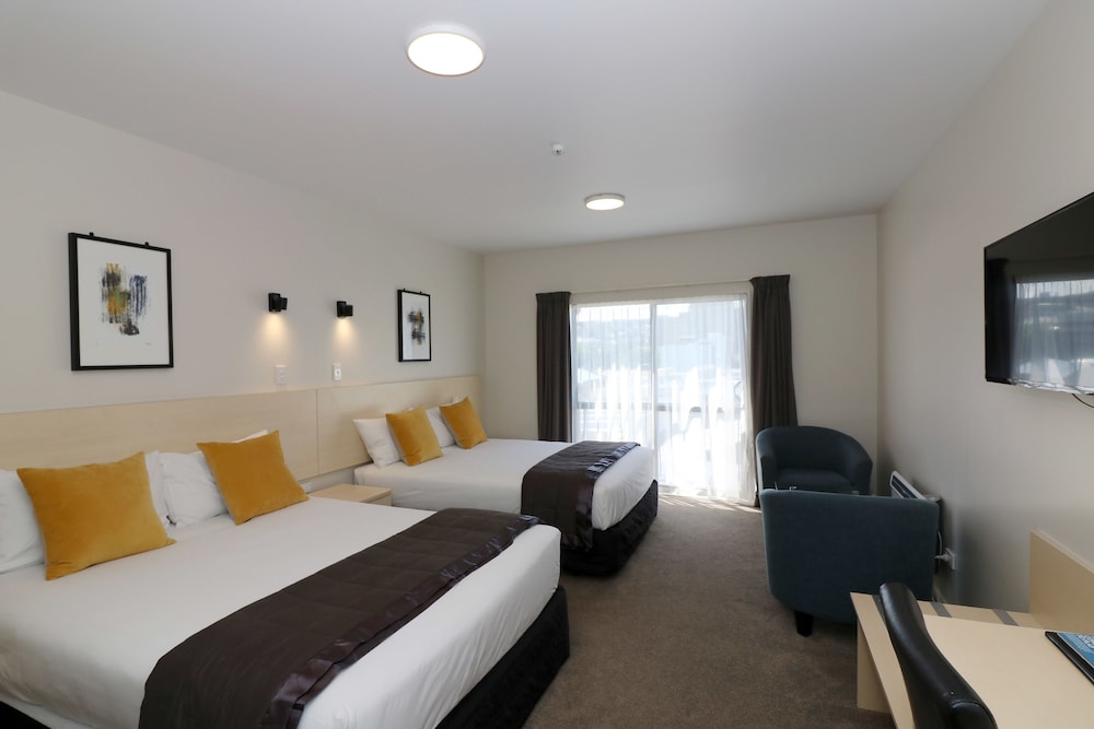 DELUXE, KING BED