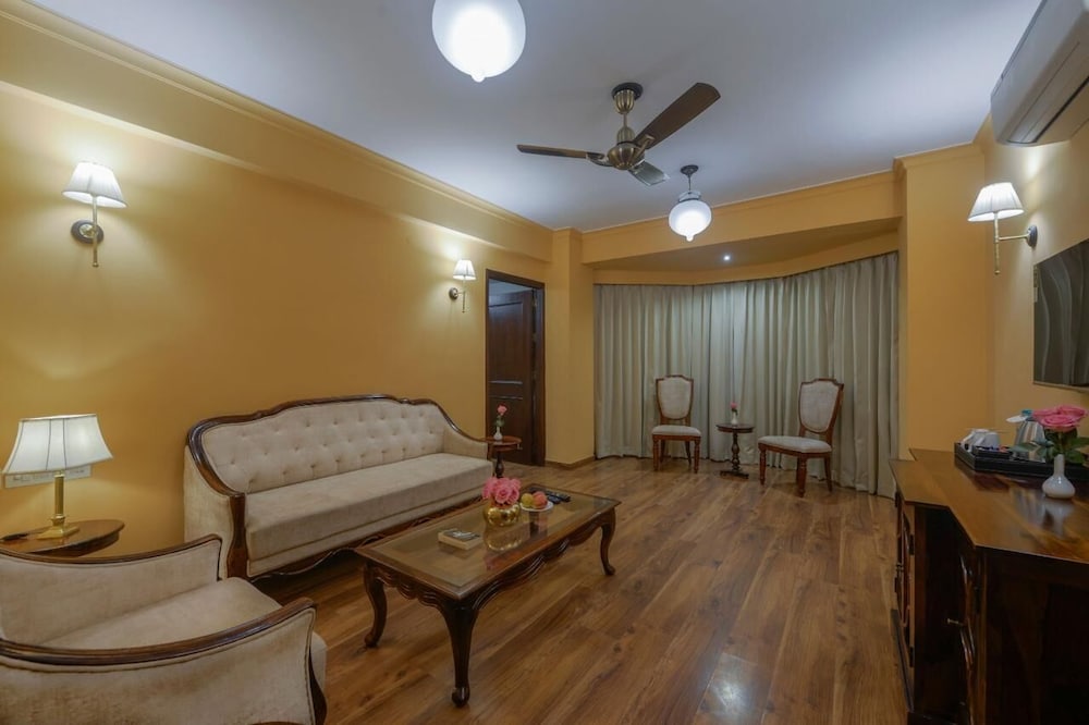 Chandra Raj Mahal 16/34