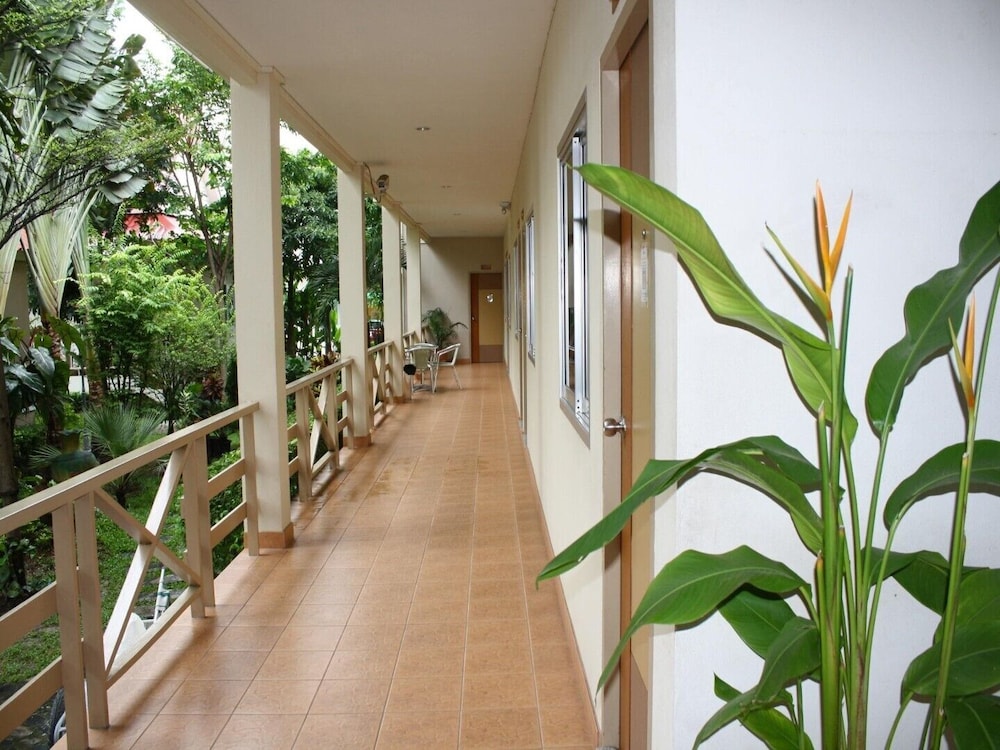 Tonwa Resort Hotel 53/55
