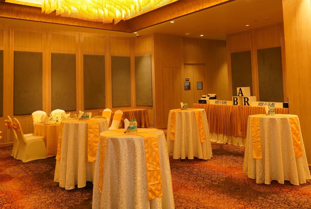 Ramada Plaza by Wyndham Chandigarh Zirakpur 29/58